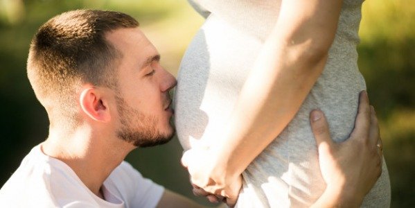 Comment annoncer sa grossesse au futur papa ?
